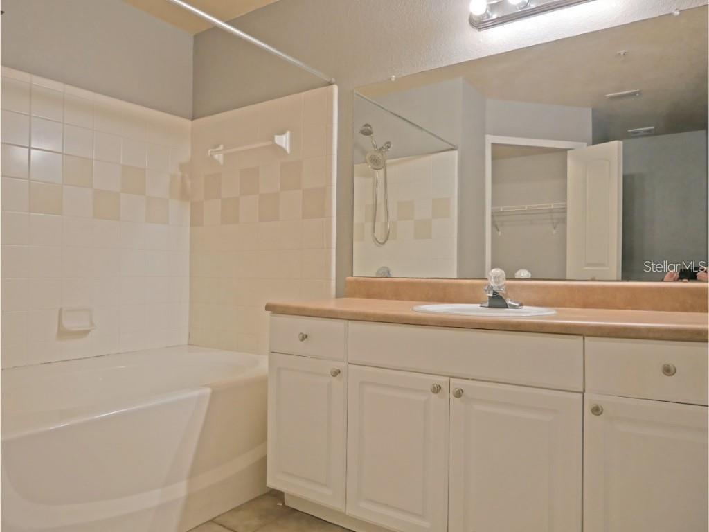 5560 Rosehill Road, Unit 202 Sarasota, FL 34233 - Photo 11 of 13