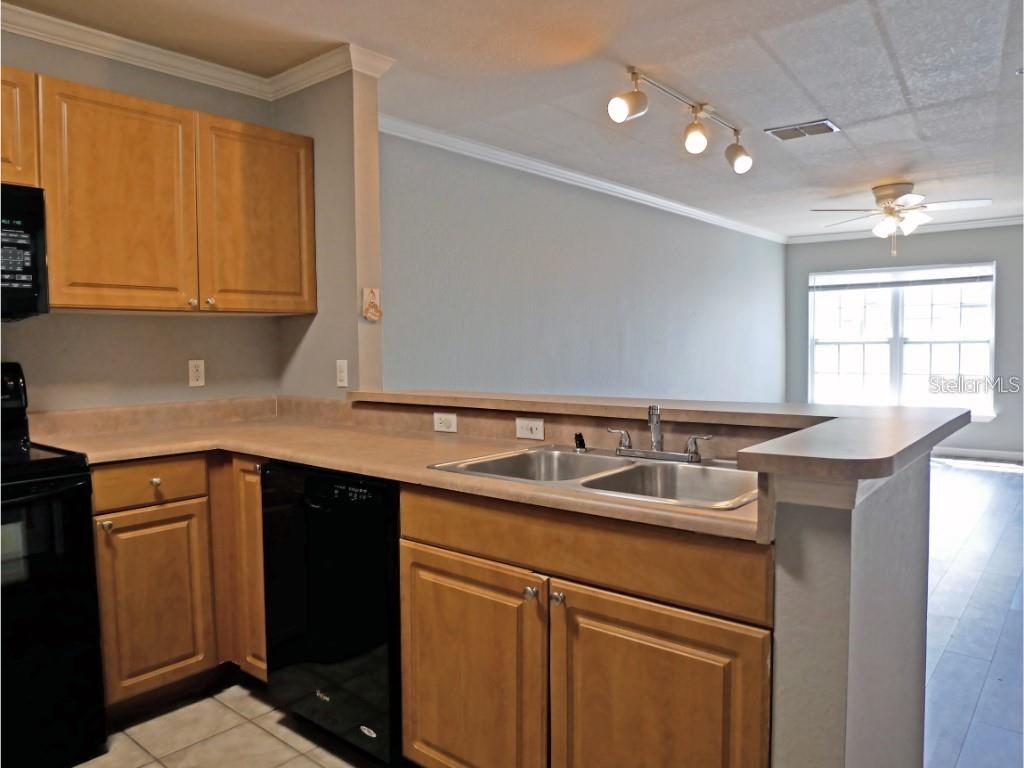 5560 Rosehill Road, Unit 202 Sarasota, FL 34233 - Photo 4 of 13