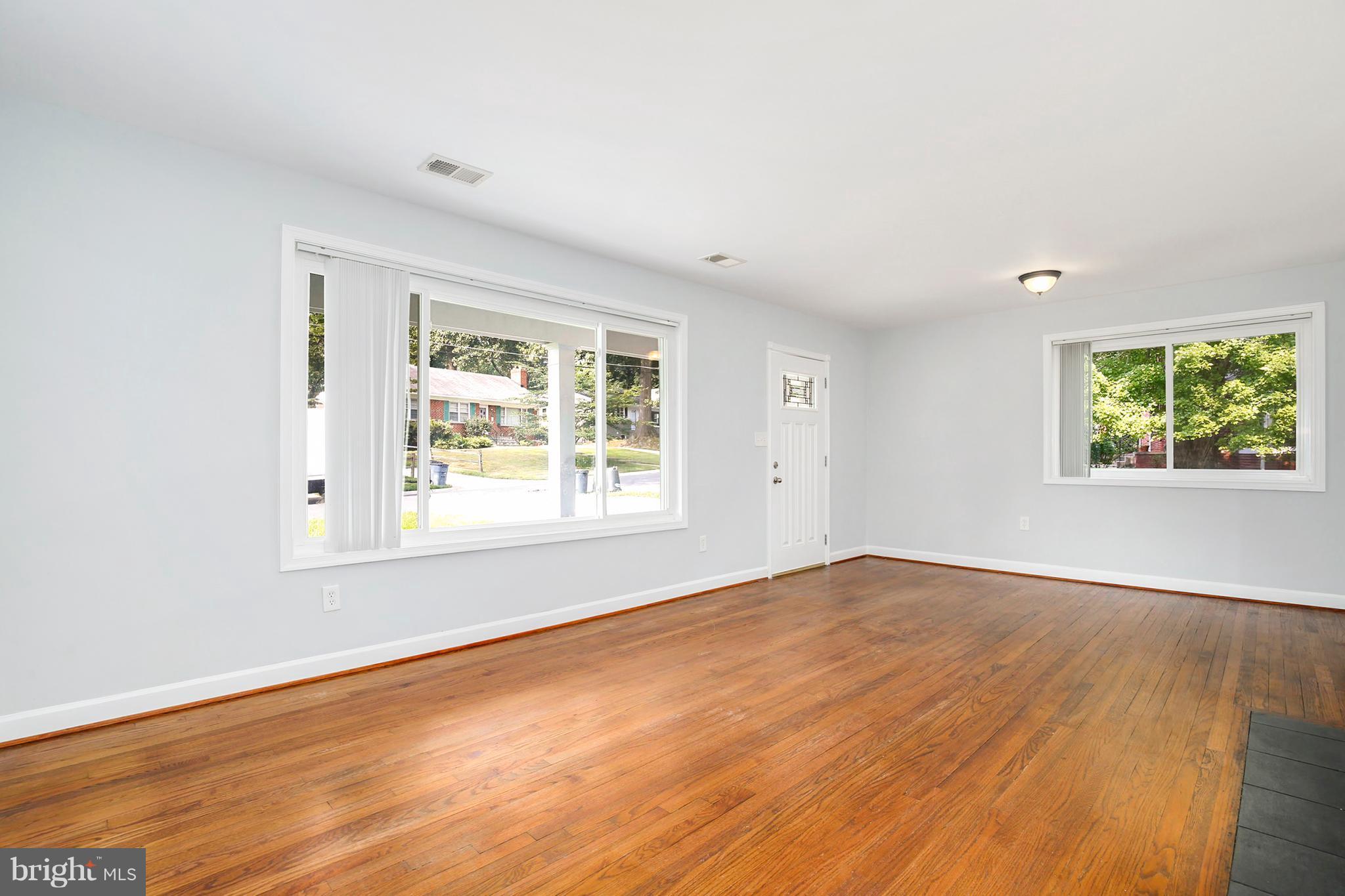 2513 Jennings Road Silver Spring, MD 20902 - Photo 14 of 30 Living Room