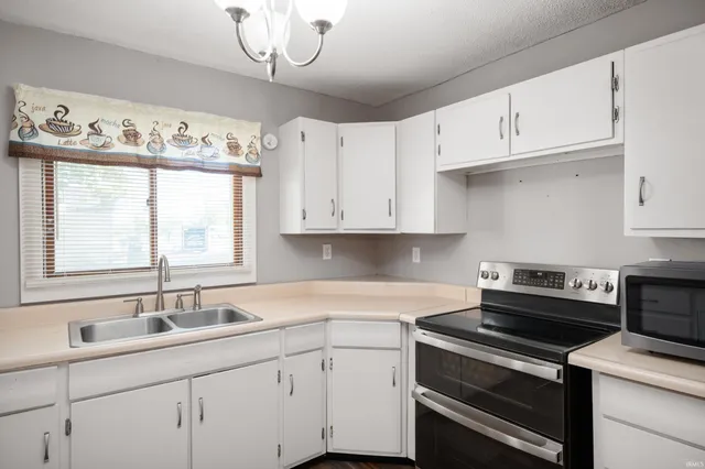 $139,900 | 10220 East Jackson Street, Selma, IN 47383