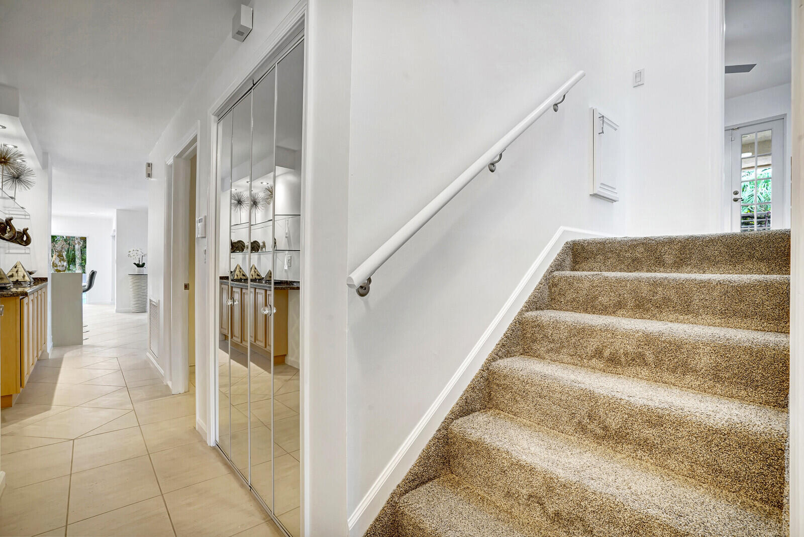290 East Fern Drive Boca Raton, FL 33432 - Photo 28 of 51 Hallway/Staircase