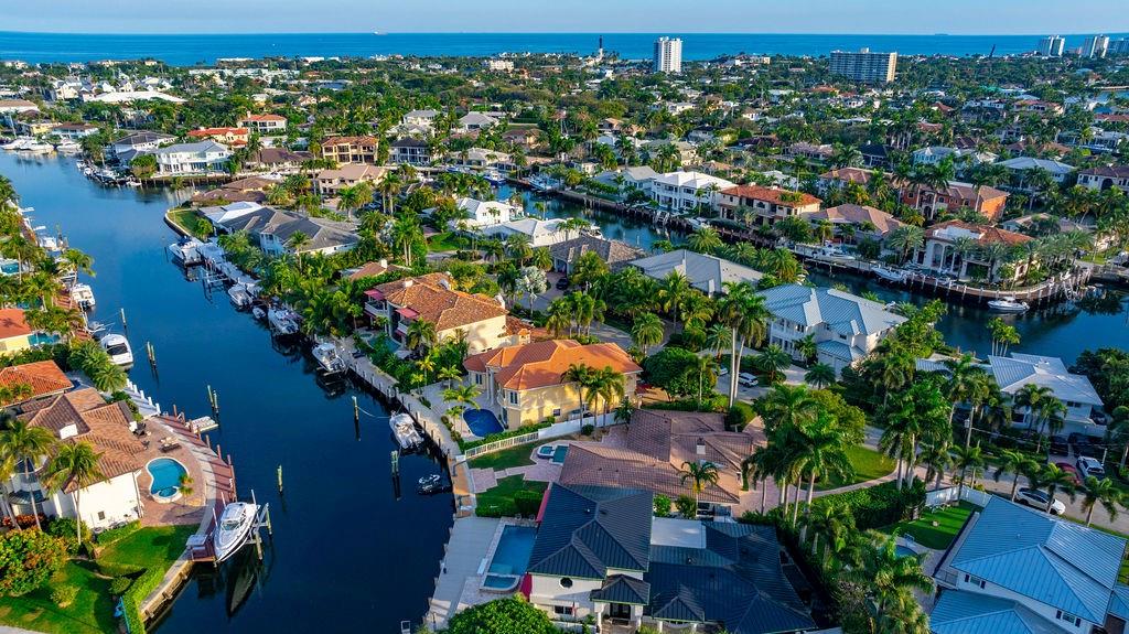 2317 Northeast 28th Court Lighthouse Point, FL 33064 - Photo 45 of 49 an aerial view of multiple house