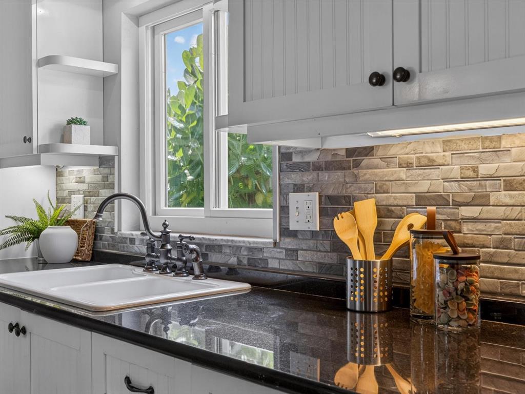 333 Cornwall Road Winter Park, FL 32792 - Photo 6 of 32 a kitchen with a sink and a window