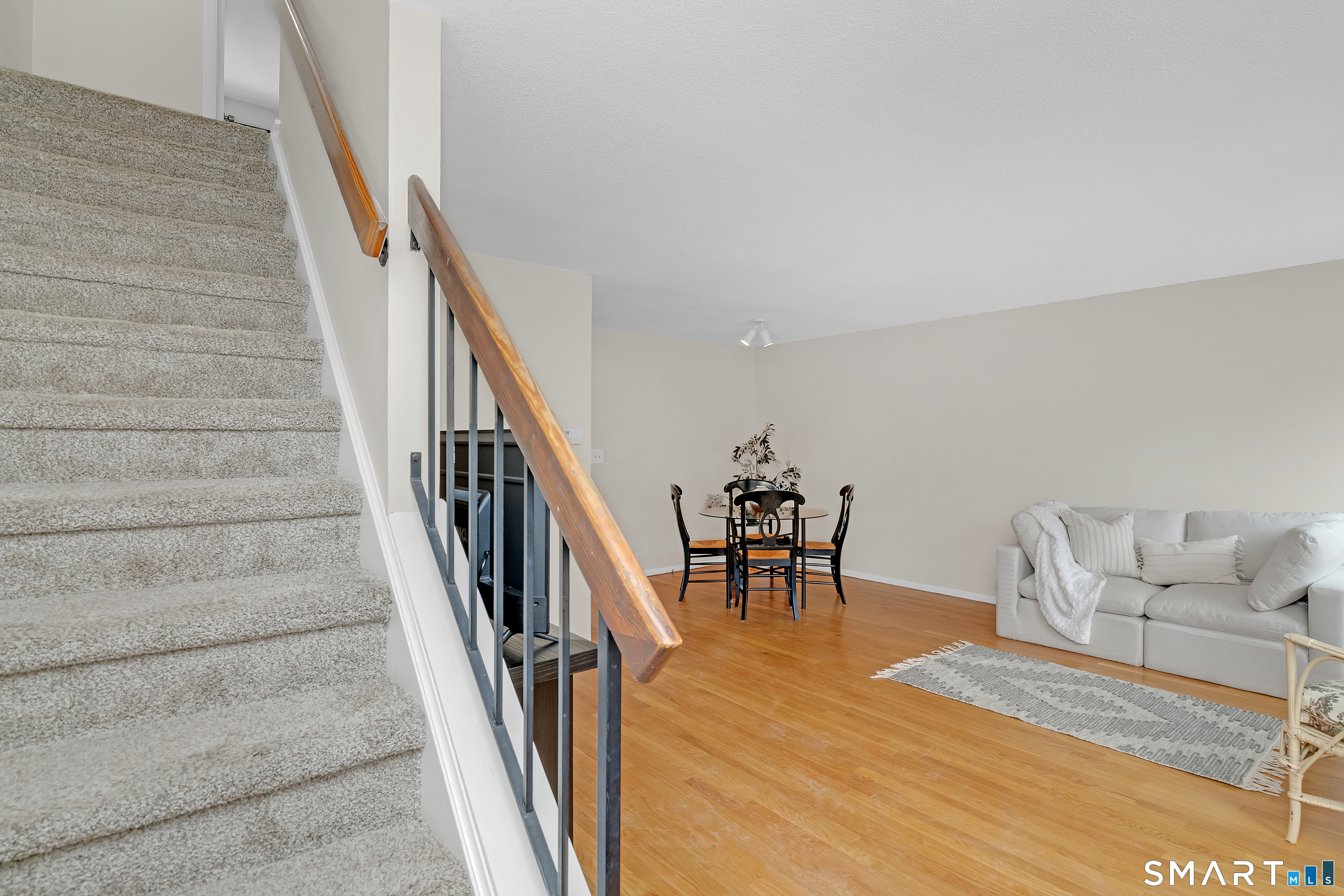32 Conestoga Way, Unit 32 Glastonbury, CT 06033 - Photo 32 of 38 a view of entryway and hall