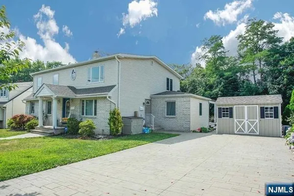 $2,875 | 44 Chamberlain Avenue, Unit 2, Elmwood Park, NJ 07407