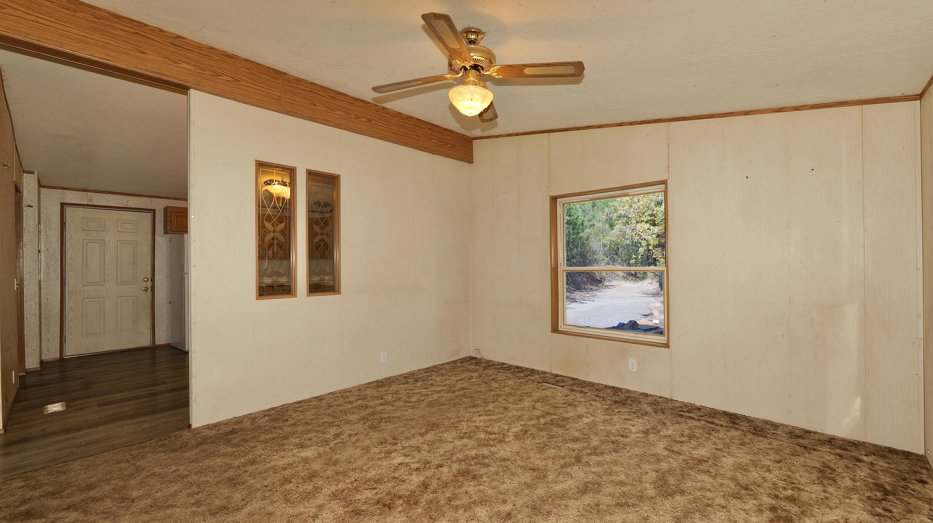 7161 Crowfoot Road Trail, OR 97541 - Photo 11 of 33 Living Room
