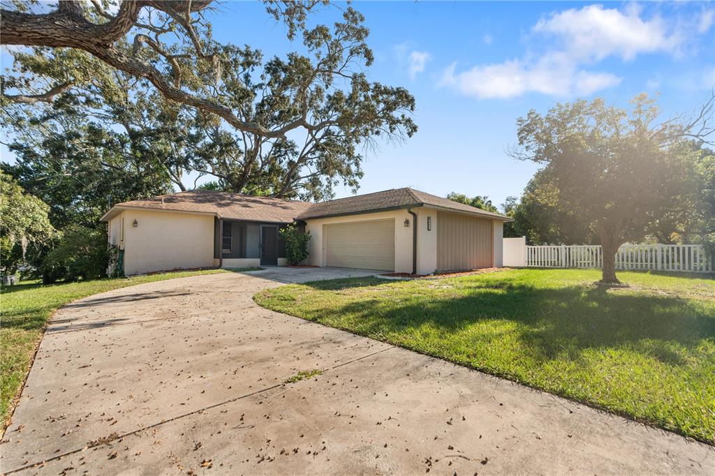 6007 Waycross Drive Spring Hill, FL 34606 - Photo 1 of 33 a front view of a house with garden