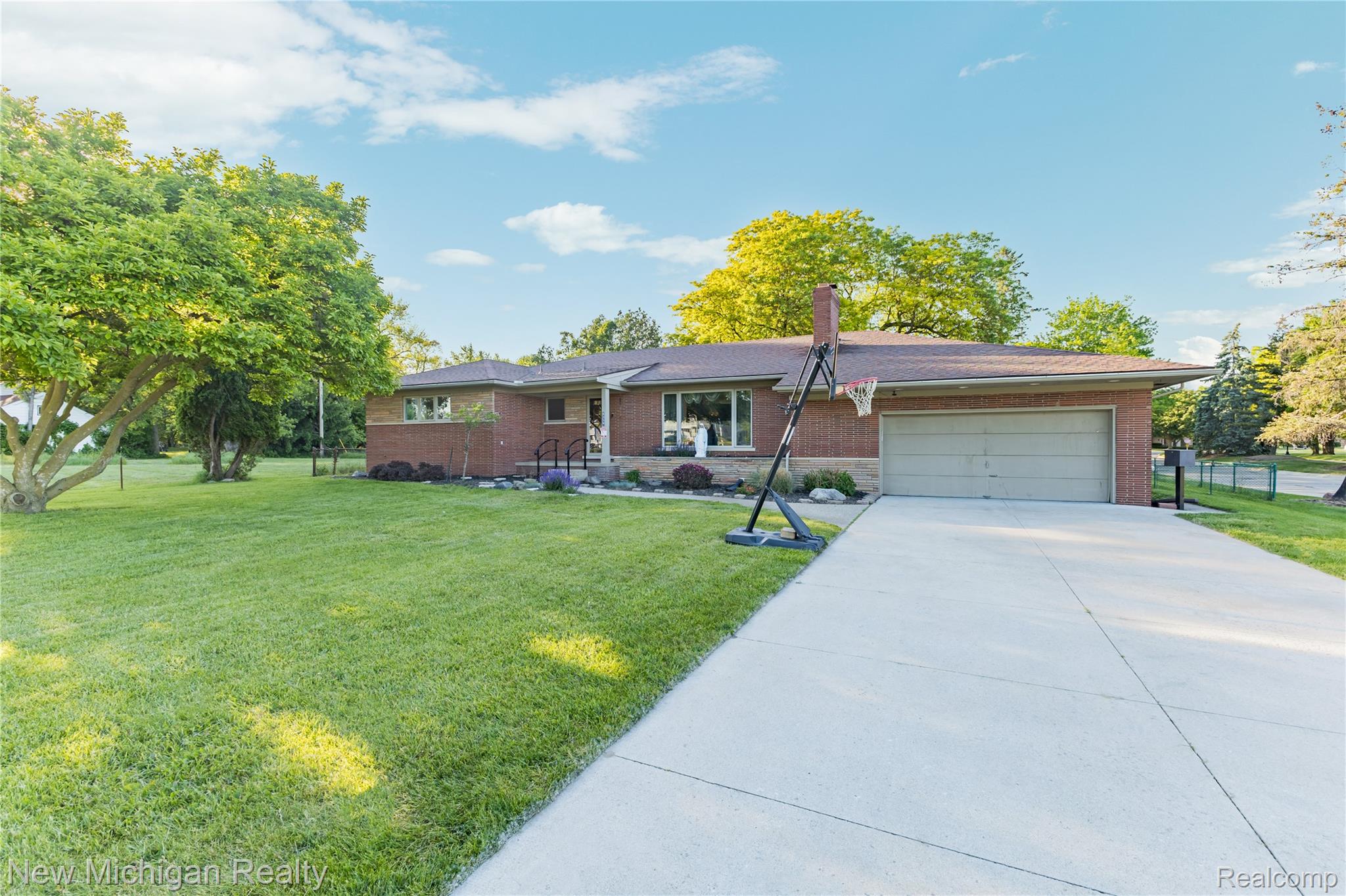 8359 Chicago Road South Warren, MI 48093 - Photo 3 of 74