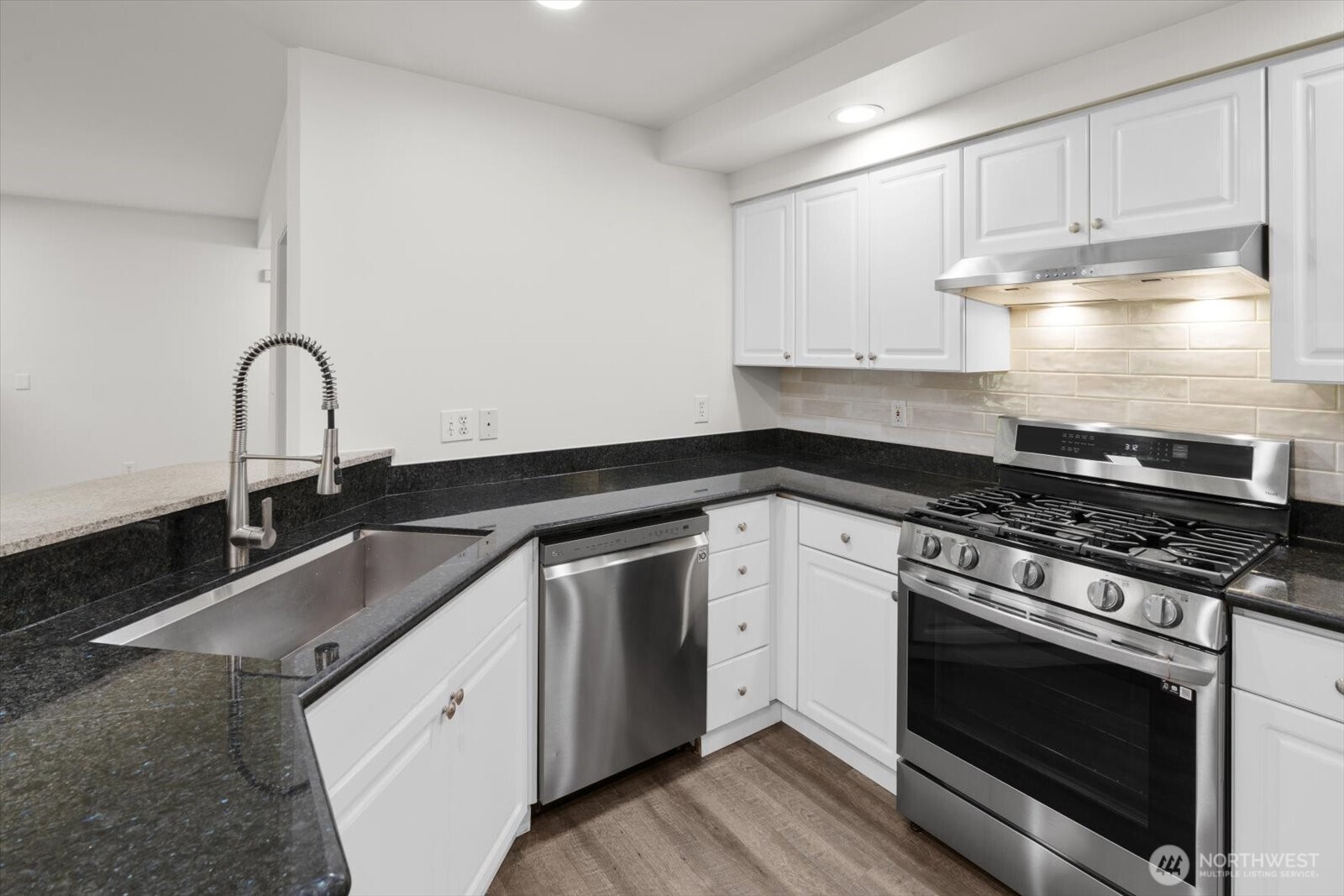 400 228th Street Southwest, Unit D102 Bothell, WA 98021 - Photo 10 of 31
