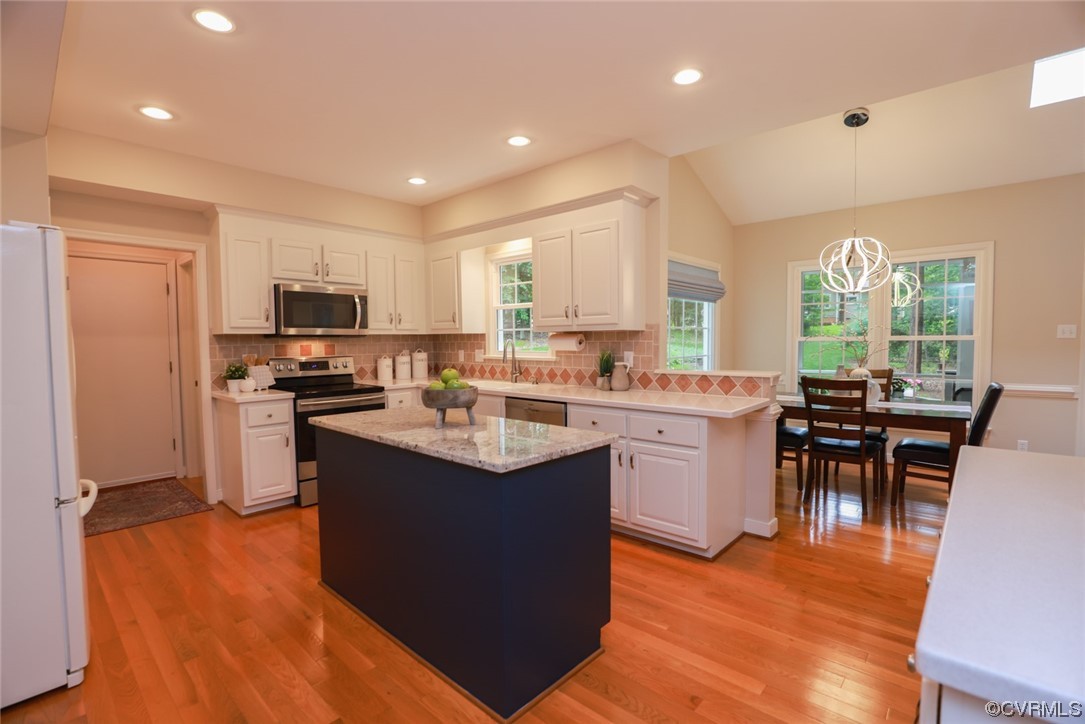 6314 Walnut Bend Drive Midlothian, VA 23112 - Photo 5 of 50 a kitchen with a sink stove and refrigerator