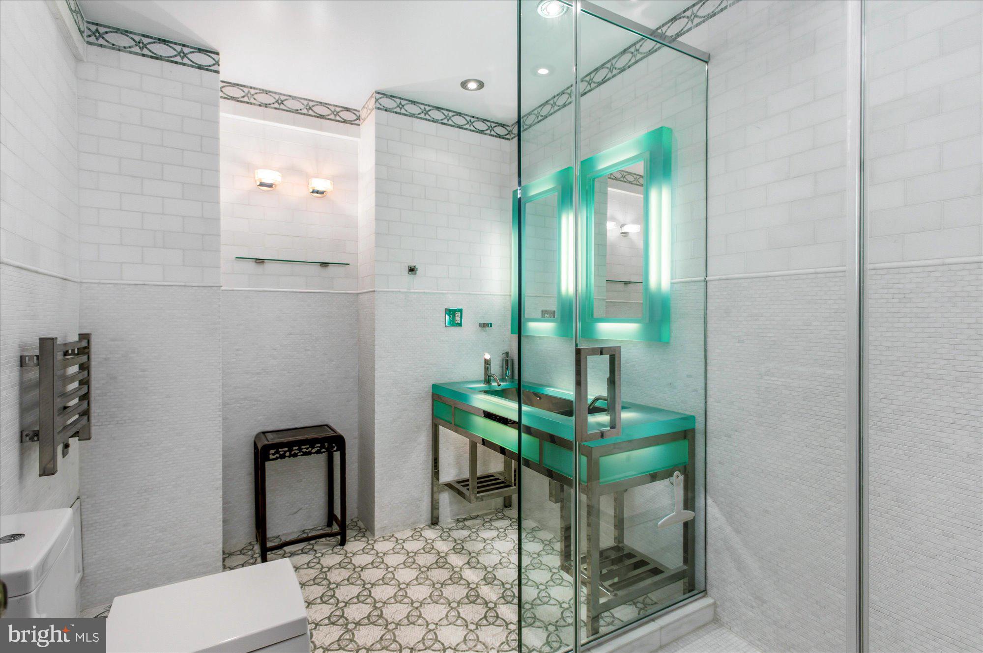 2101 Connecticut Avenue Northwest, Unit 36 Washington, DC 20009 - Photo 15 of 34 Primary bath