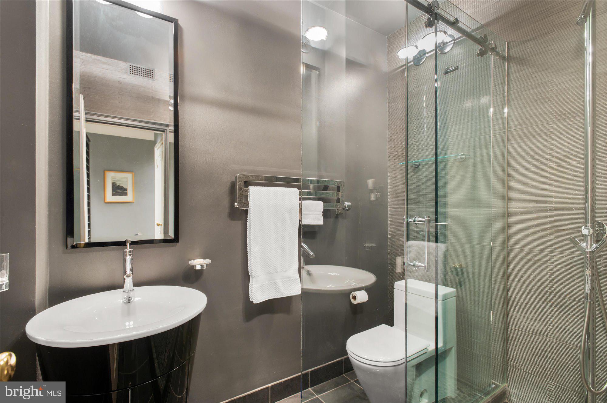 2101 Connecticut Avenue Northwest, Unit 36 Washington, DC 20009 - Photo 20 of 34 Hall bath