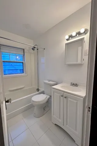 $2,200 | 289 Highland Avenue, Unit 1L, Quincy, MA 02170