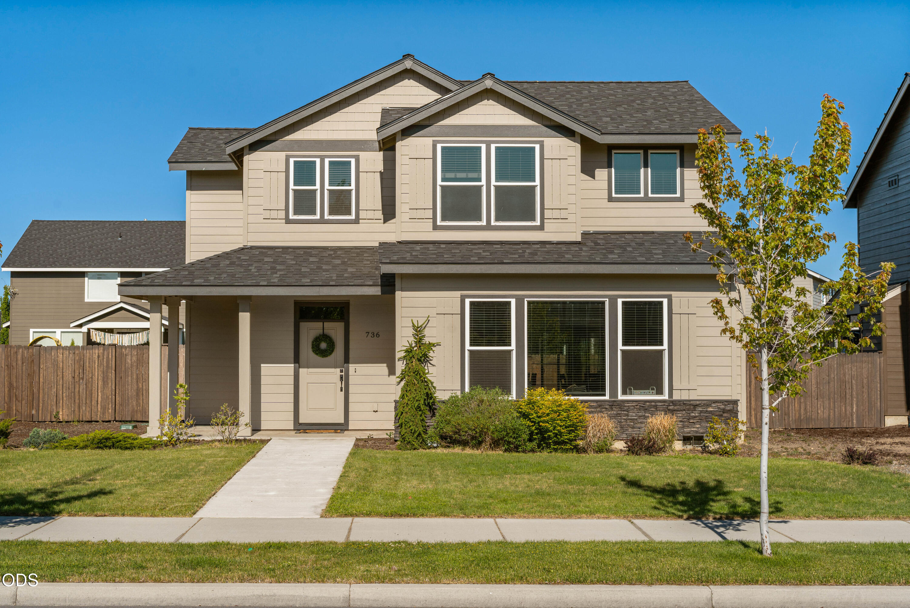 736 Northwest 27th Street Redmond, OR 97756 - Photo 2 of 26