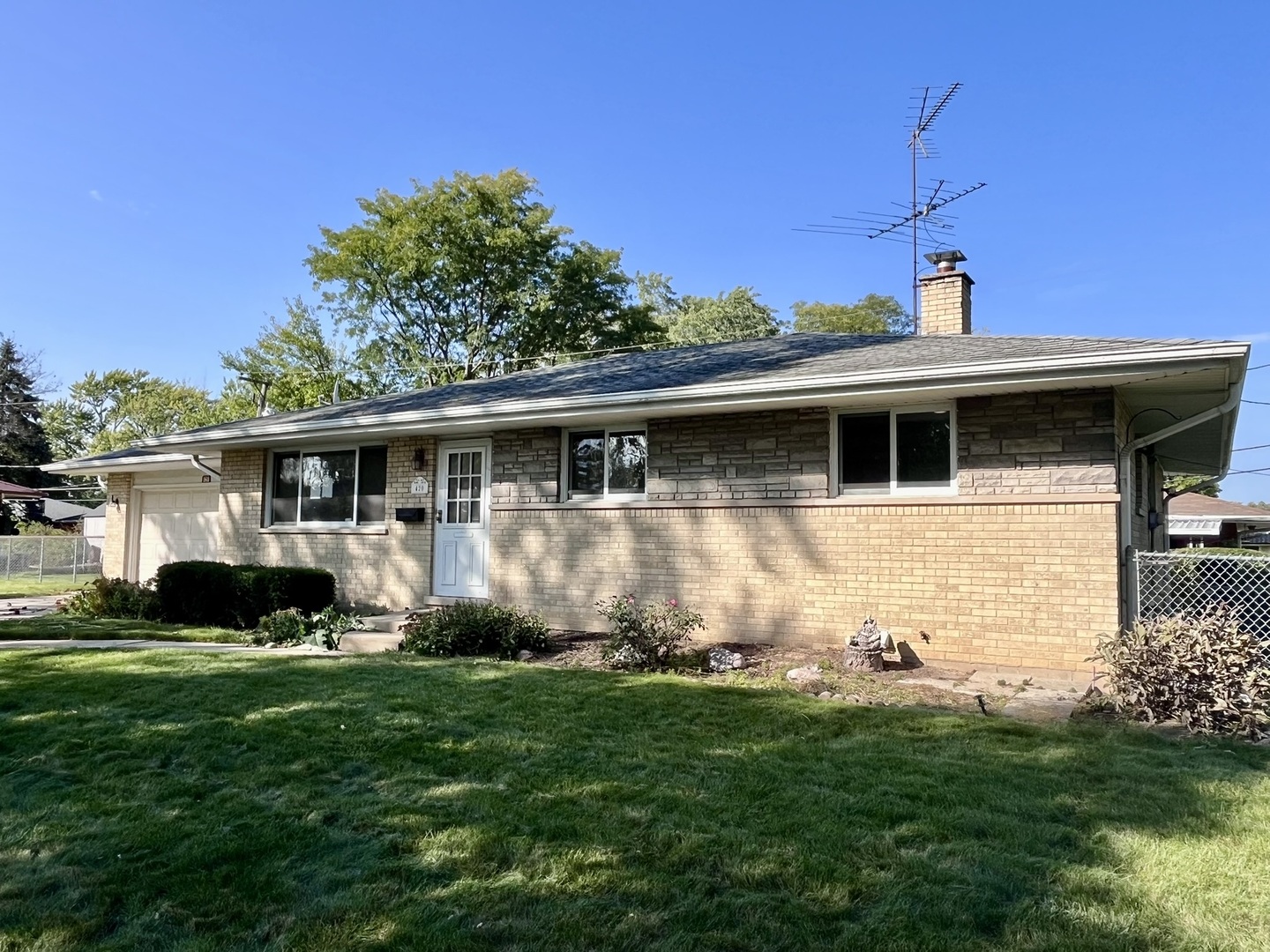 420 West Millers Road Des Plaines, IL 60016 - Photo 2 of 20 Gallery Image 2