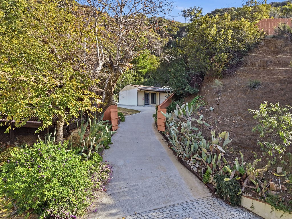 24300 Sylvan Glen Road Calabasas, CA 91302 - Photo 16 of 47