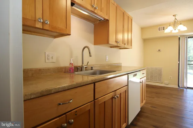 $1,995 | 11615 Stoneview Square, Unit 72/2B, Reston, VA 20191