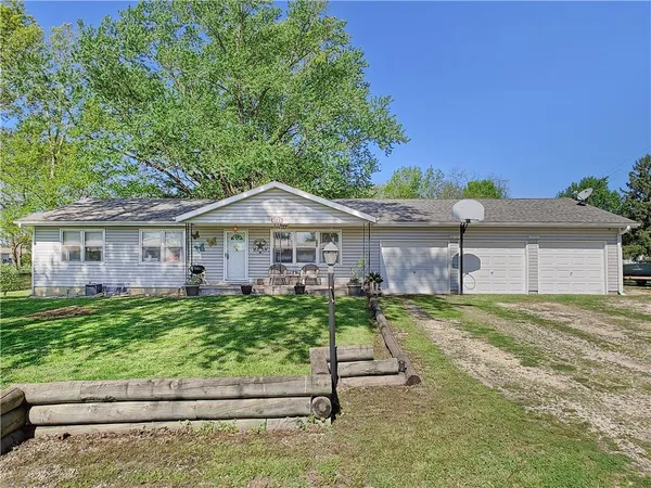 $249,900 | 102 Walnut Court, Perry, KS 66073