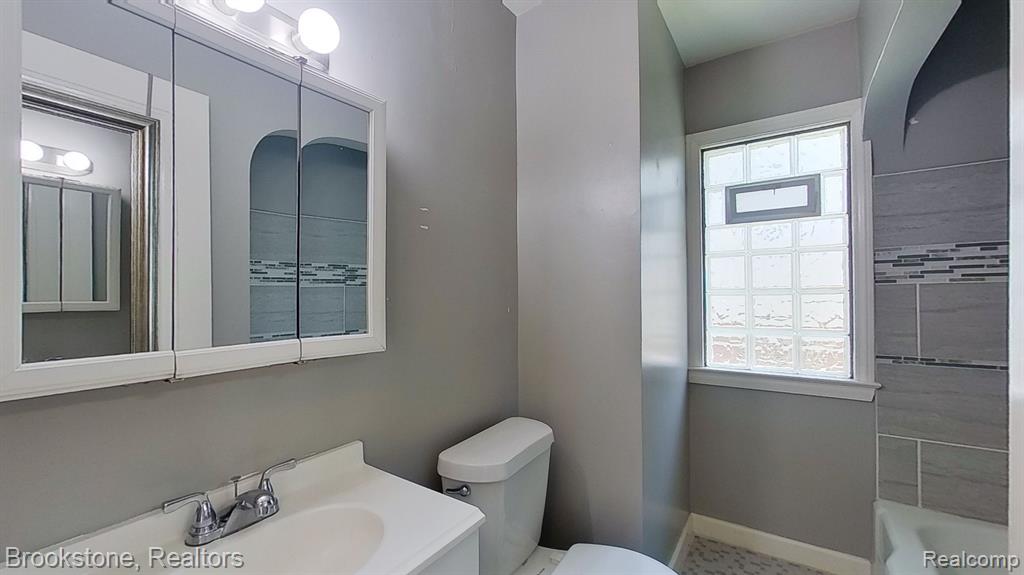 28720 West Seven Mile Road Livonia, MI 48152 - Photo 15 of 26
