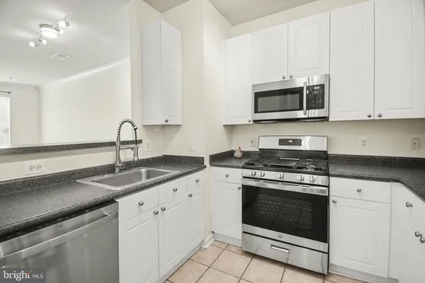 $1,950 | 9490 Virginia Center Boulevard, Unit 331, Vienna, VA 22181