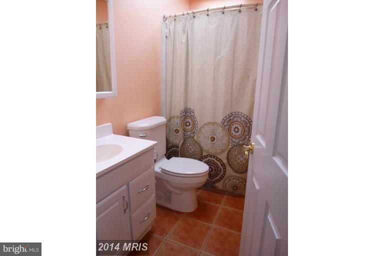 9022 Fieldchat Road Baltimore, MD 21236 - Photo 14 of 23 Hall Bath