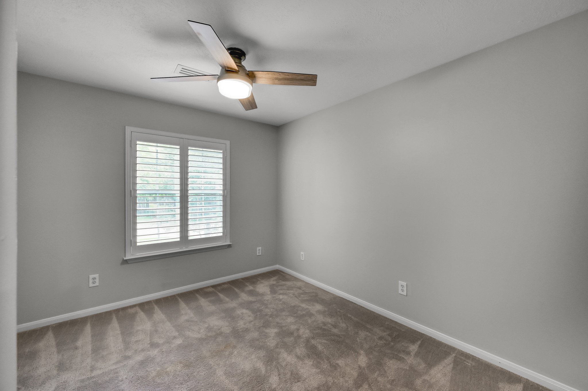 23 Alderon Woods Place Spring, TX 77382 - Photo 22 of 25 an empty room with a window