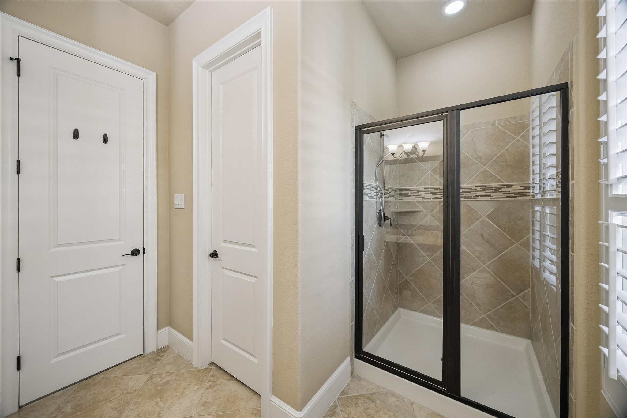 35 North Fremont Ridge Loop Spring, TX 77389 - Photo 12 of 37 Complementing the guest suite, this private bath features a spacious walk-in shower and convenient access to a generously sized closet, enhancing both comfort and functionality.