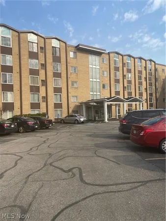 $95,000 | 25735 Lorain Road, Unit 304, North Olmsted, OH 44070