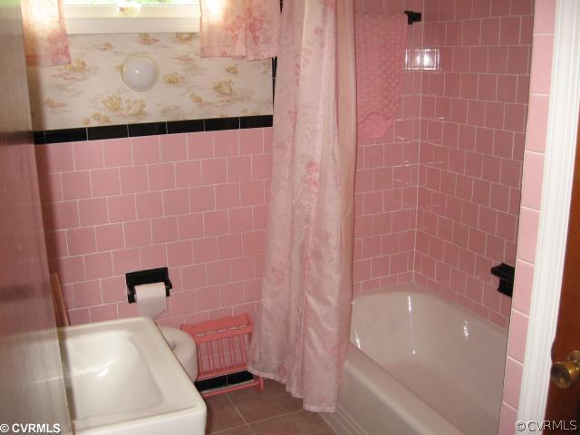 307 Meadowspring Road Richmond, VA 23223 - Photo 7 of 10 Other - Hall bath