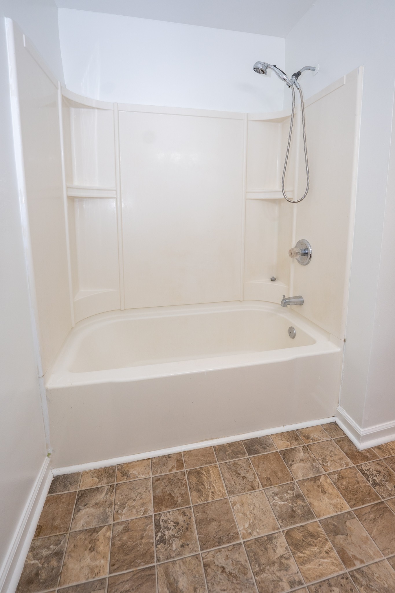 121 Tomarand Road Antioch, TN 37013 - Photo 20 of 34 a bathroom with a bath tub