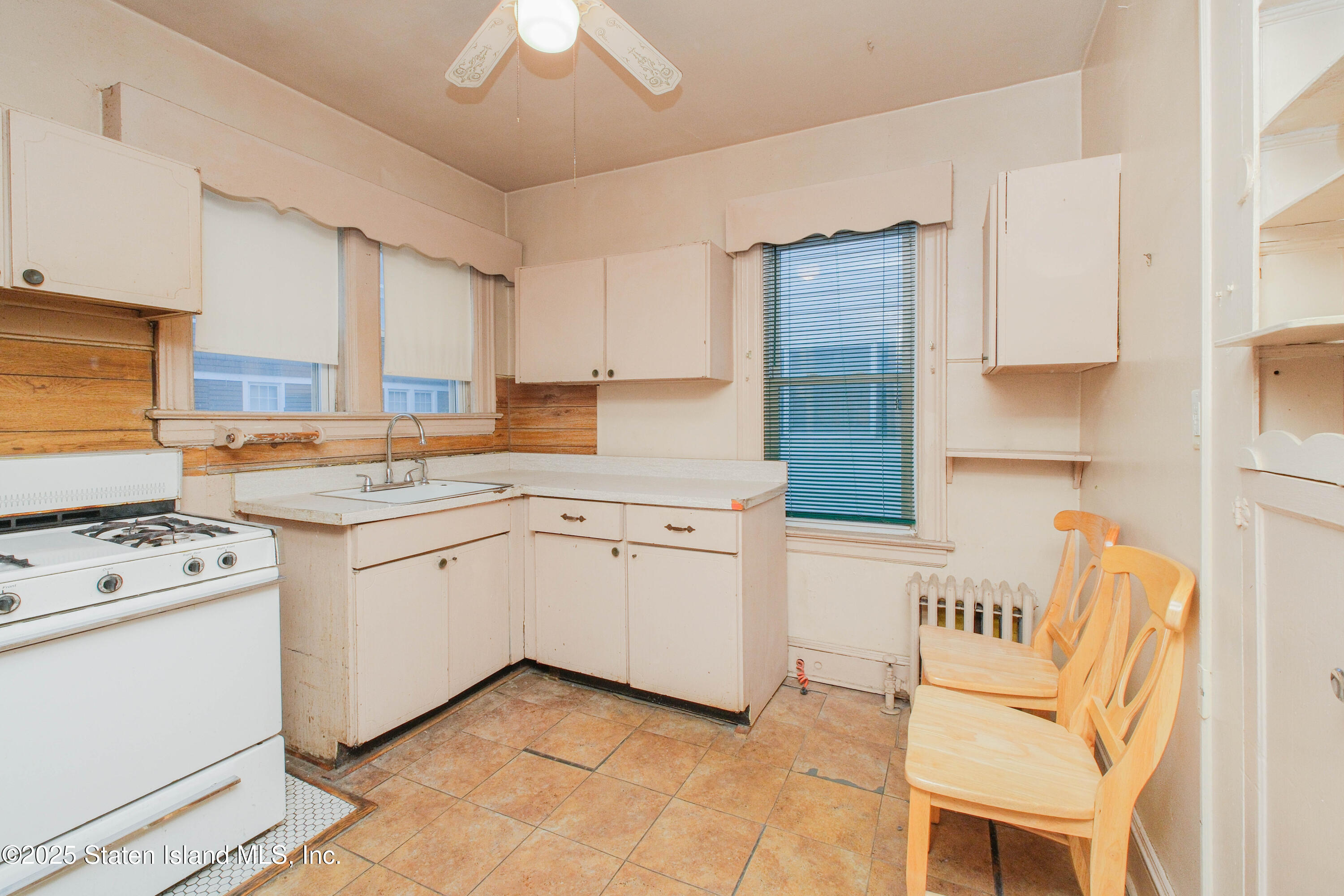 458 Watchogue Road Staten Island, NY 10314 - Photo 19 of 40 .