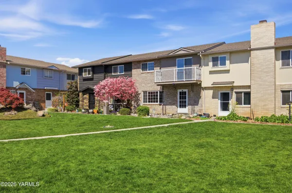 $275,900 | 100 North 56th Avenue, Unit 19, Yakima, WA 98908