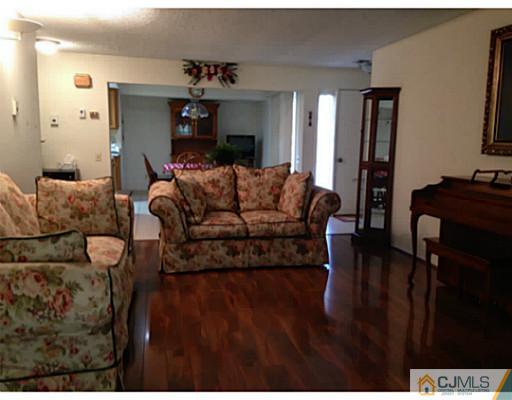 37 Haddon Road Monroe Township, NJ 08831 - Photo 11 of 19 Gallery Image 11