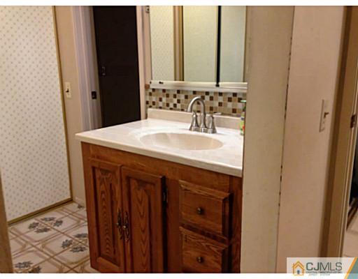 37 Haddon Road Monroe Township, NJ 08831 - Photo 14 of 19 Gallery Image 14
