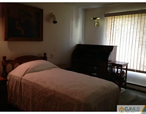37 Haddon Road Monroe Township, NJ 08831 - Photo 15 of 19 Gallery Image 15
