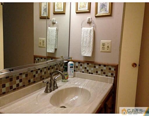 37 Haddon Road Monroe Township, NJ 08831 - Photo 17 of 19 Gallery Image 17