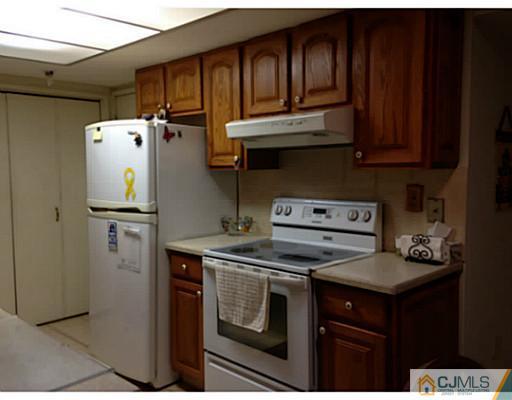 37 Haddon Road Monroe Township, NJ 08831 - Photo 5 of 19 Gallery Image 5