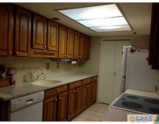 37 Haddon Road Monroe Township, NJ 08831 - Photo 6 of 19 Gallery Image 6
