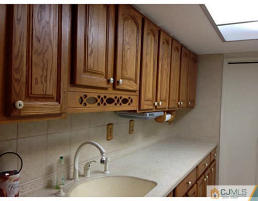 37 Haddon Road Monroe Township, NJ 08831 - Photo 7 of 19 Gallery Image 7