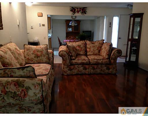 37 Haddon Road Monroe Township, NJ 08831 - Photo 10 of 19 Gallery Image 10