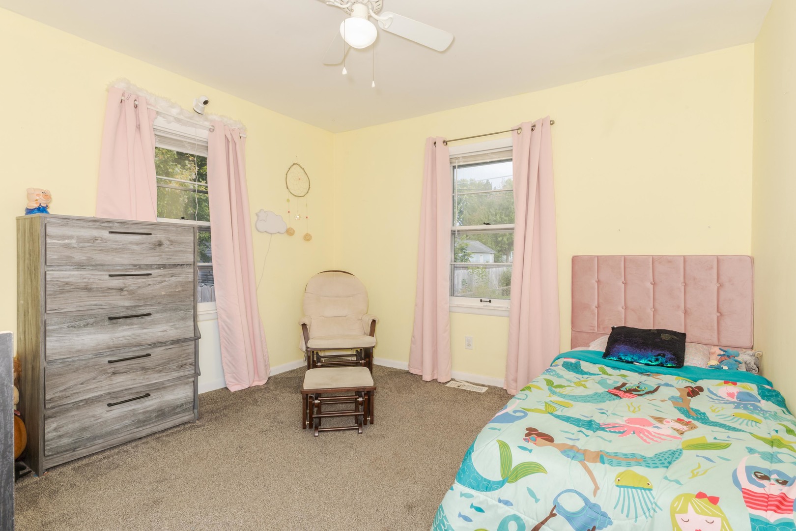 413 East Timber Street Pontiac, IL 61764 - Photo 15 of 36 a bedroom with a bed and a dresser