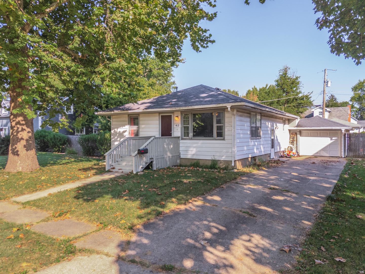 413 East Timber Street Pontiac, IL 61764 - Photo 20 of 36 a front view of a house with a yard