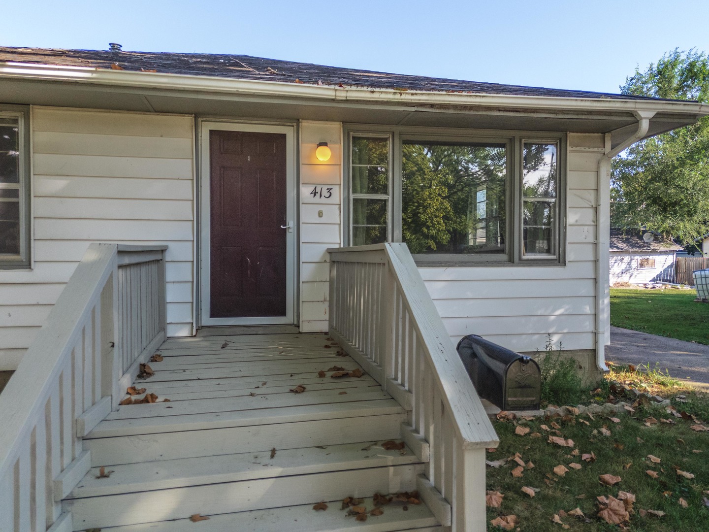 413 East Timber Street Pontiac, IL 61764 - Photo 3 of 36 a view of house with entryway