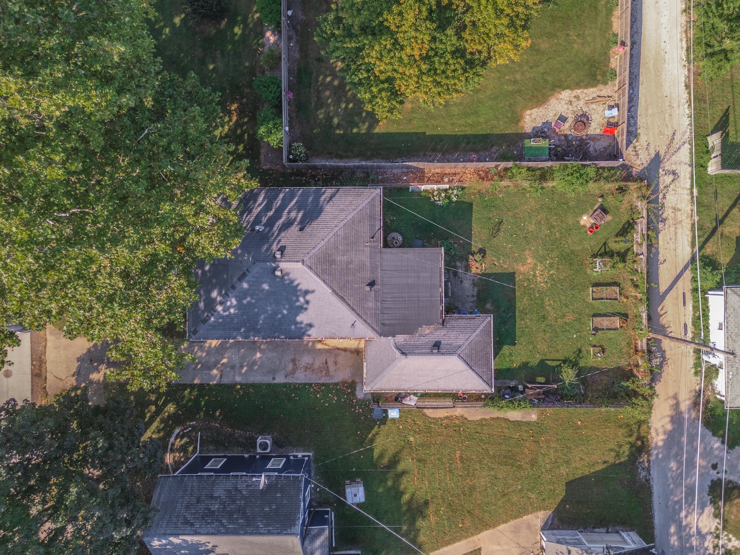 413 East Timber Street Pontiac, IL 61764 - Photo 31 of 36 an aerial view of a house with a yard