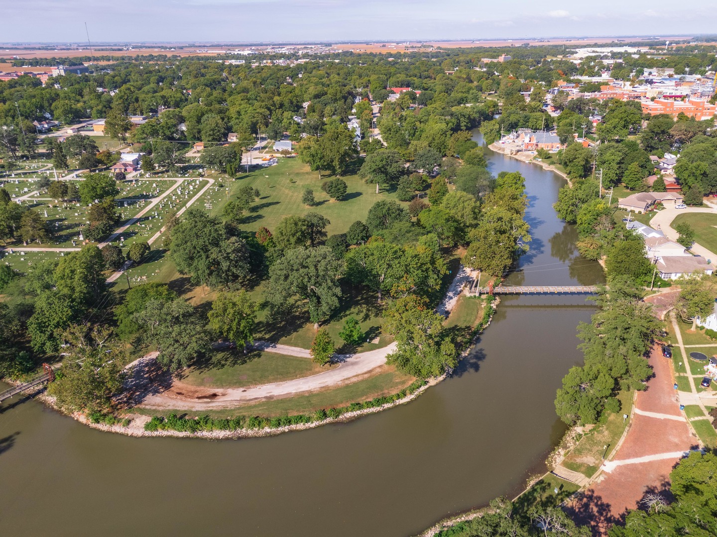 413 East Timber Street Pontiac, IL 61764 - Photo 34 of 36 an aerial view of a house with a yard and lake