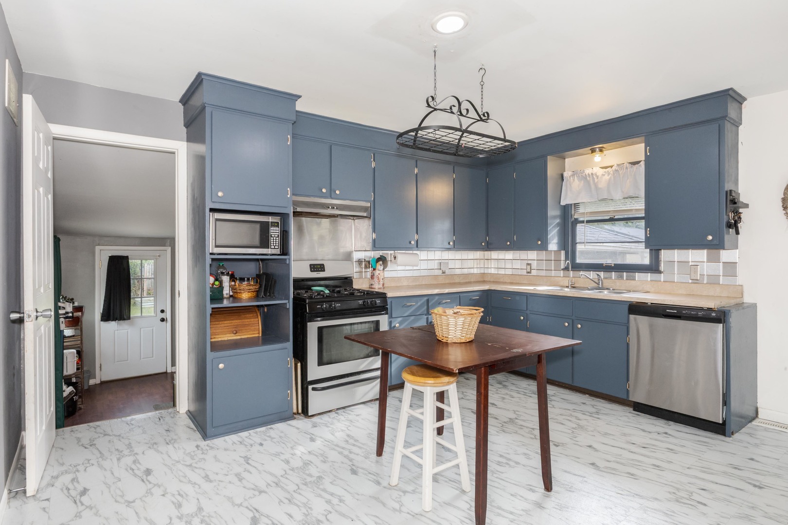 413 East Timber Street Pontiac, IL 61764 - Photo 8 of 36 a kitchen with stainless steel appliances granite countertop a sink refrigerator and cabinets