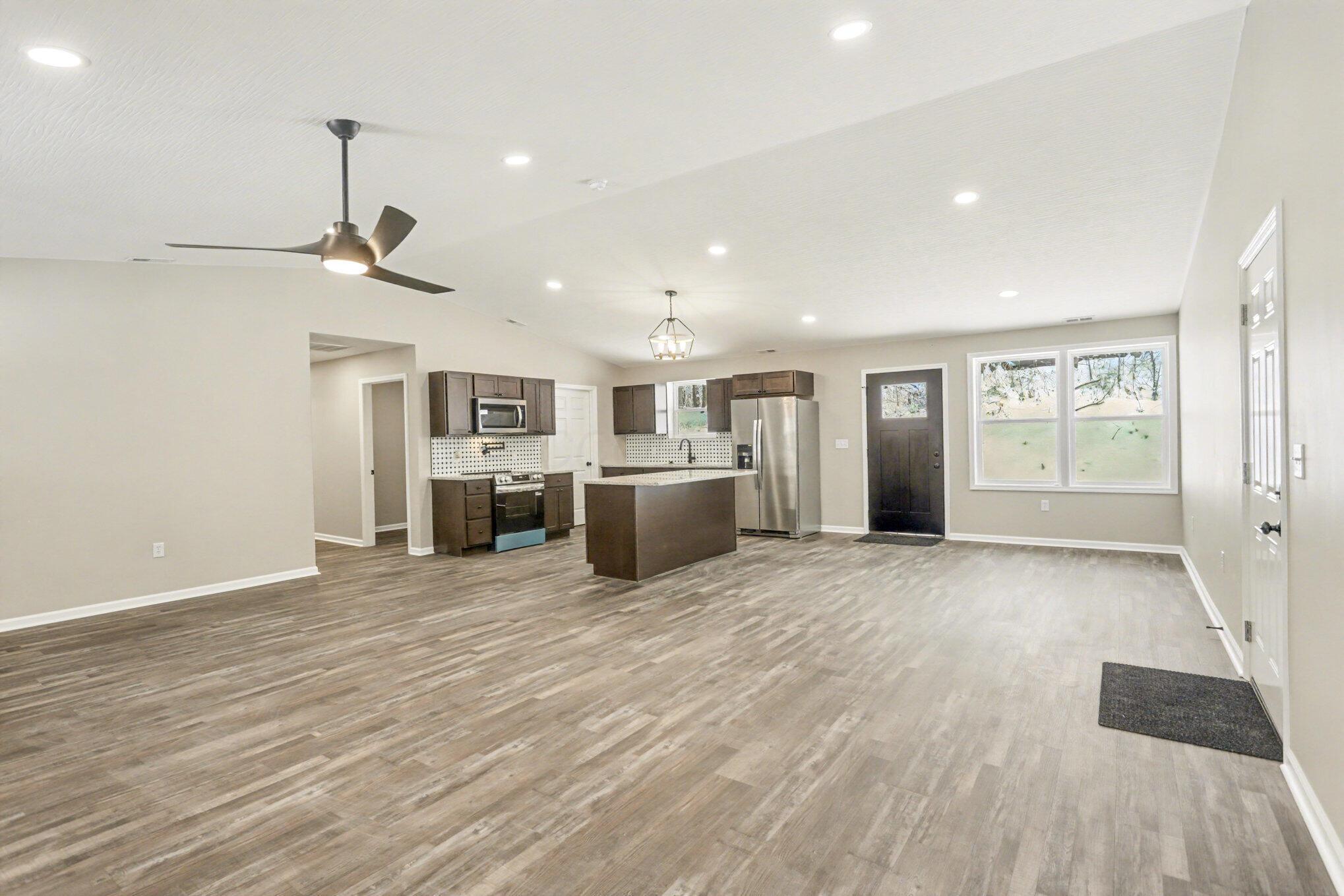 10950 Graffis Road Southeast Bremen, OH 43107 - Photo 8 of 29 Living/kitchen