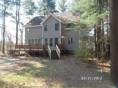 5664 Cullen Road Fenton, MI 48430 - Photo 4 of 23 20261317-3.JPG