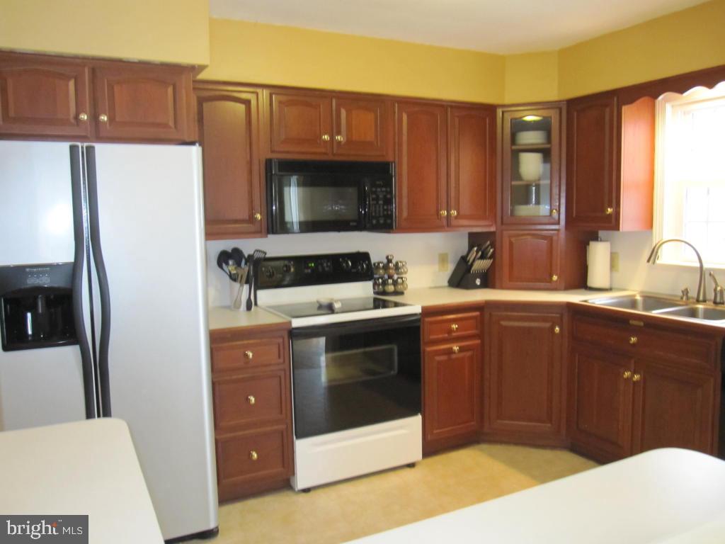 3207 Randy Road Lancaster, PA 17601 - Photo 3 of 25 Gallery Image 3