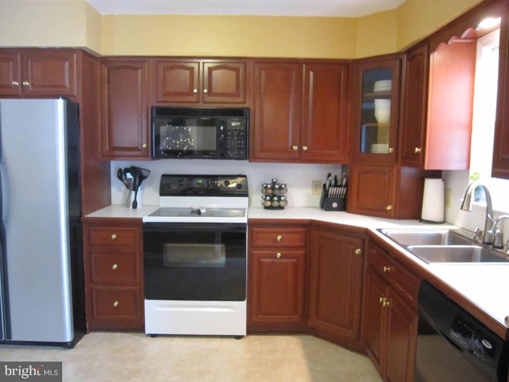 3207 Randy Road Lancaster, PA 17601 - Photo 4 of 25 Gallery Image 4